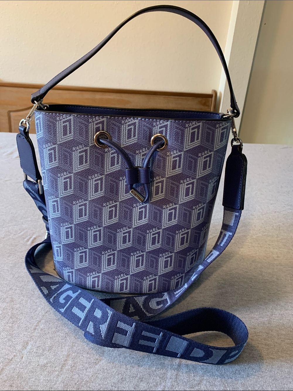 KARL LAGERFELD Paris bucket bag